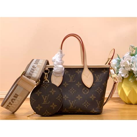 กระเป๋า Louis Vuitton Neverfull ราคา 